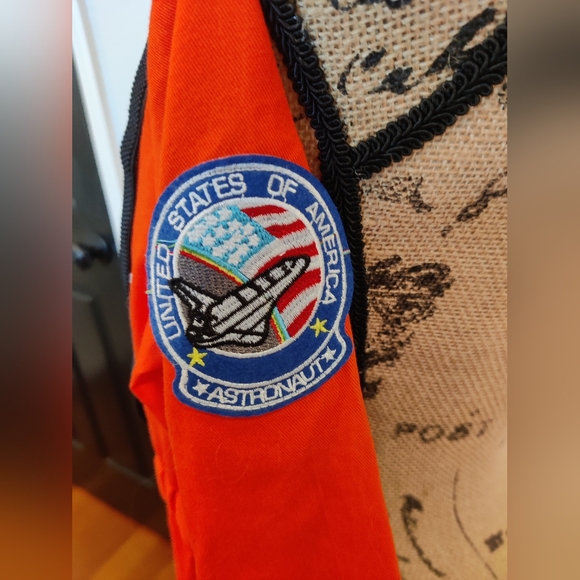 NASA Astronaut with Helmet Playset - Picture 6 of 10